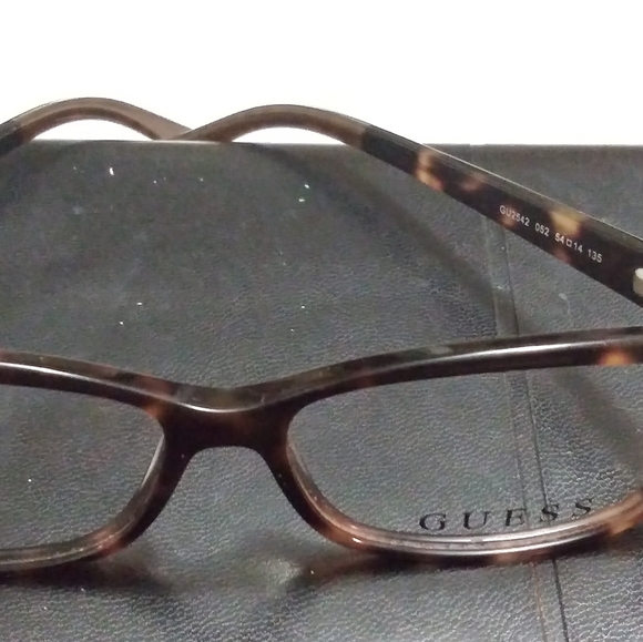 Guess - Picture 2 of 4